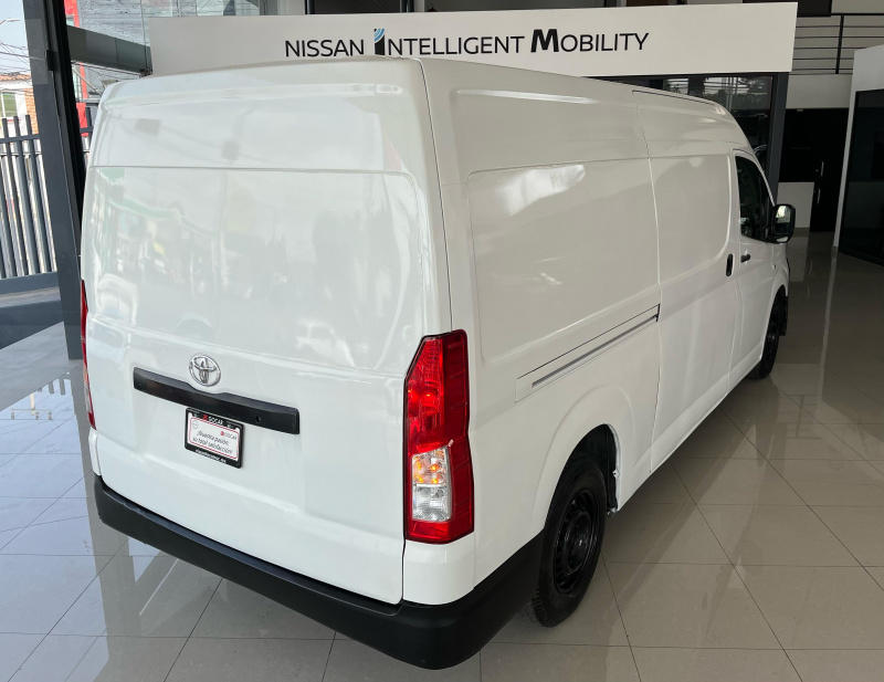 Toyota Comerciales Hiace Panel 5 pts. DX Superlarga, toldo alto, TM5 (línea nueva) 2020